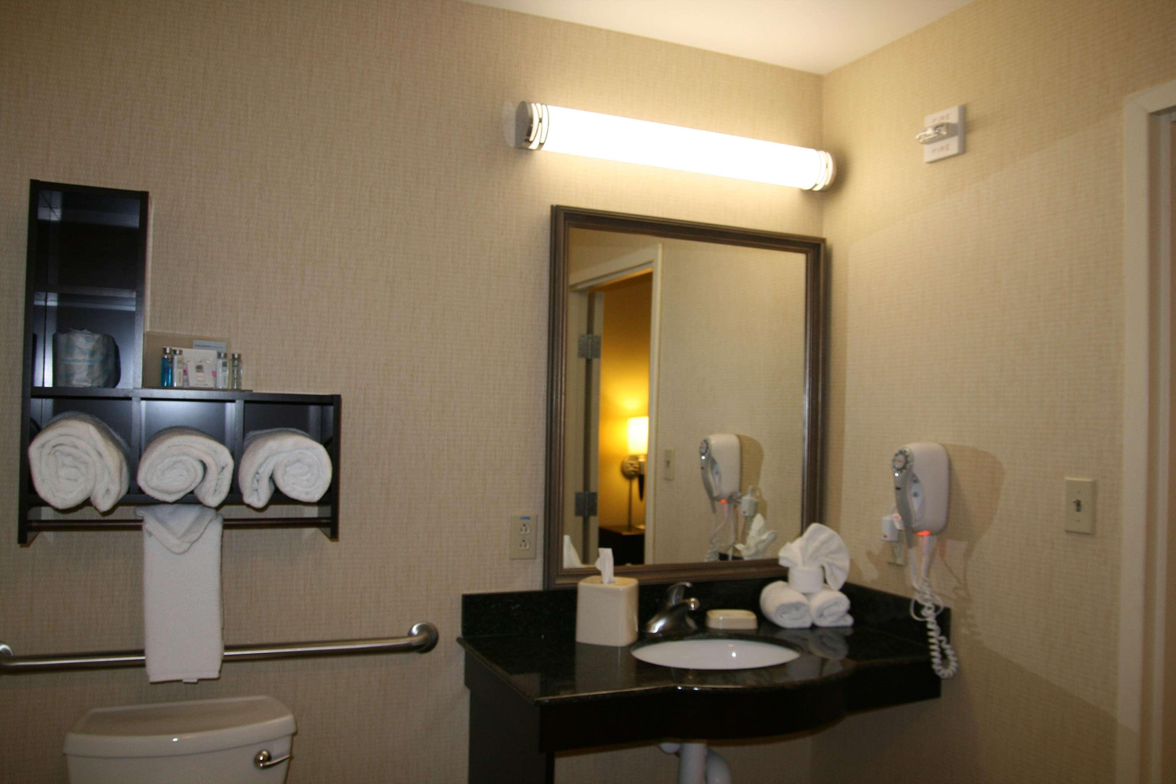 Hampton Inn Алпайн Экстерьер фото