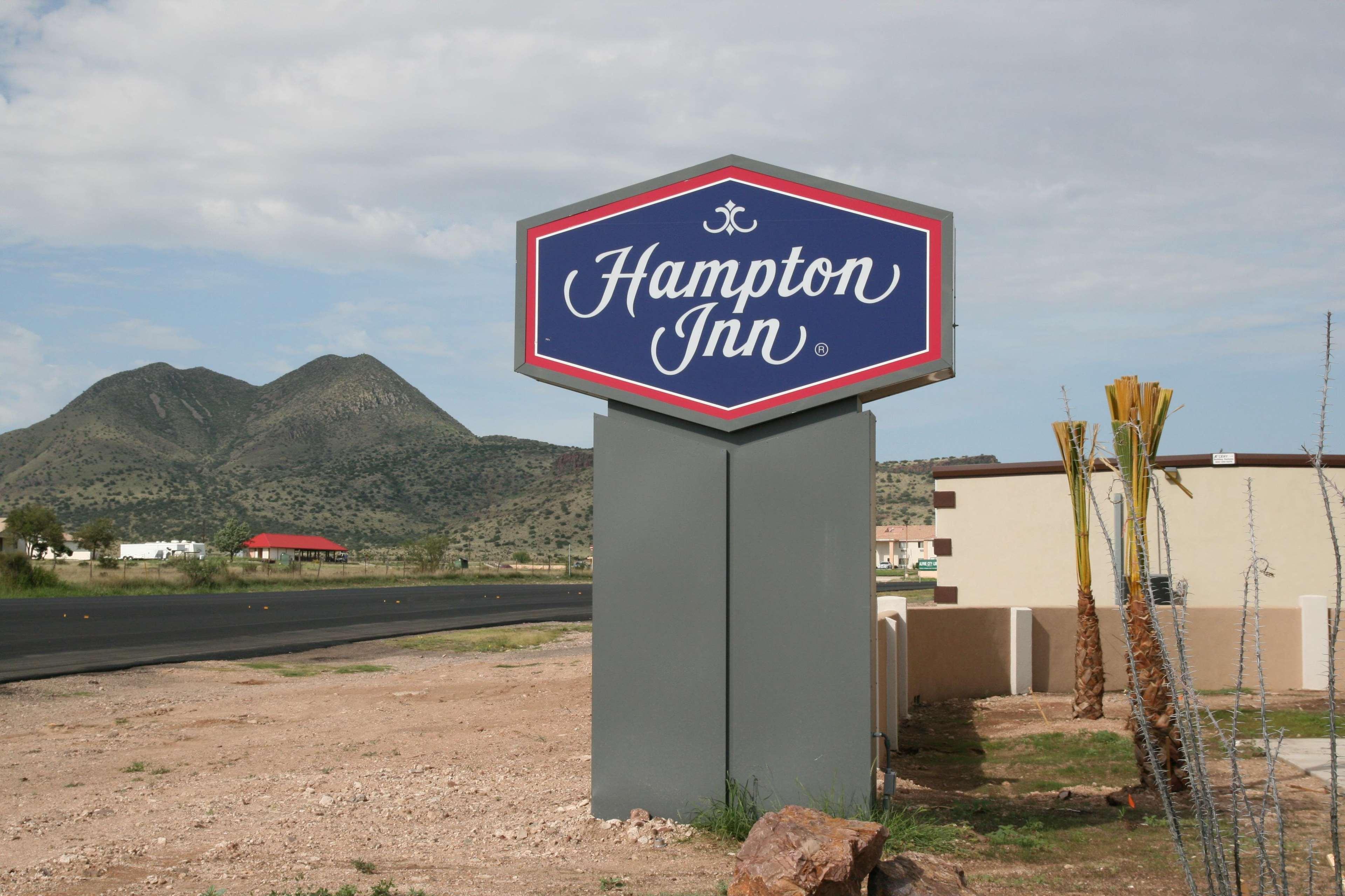 Hampton Inn Алпайн Экстерьер фото