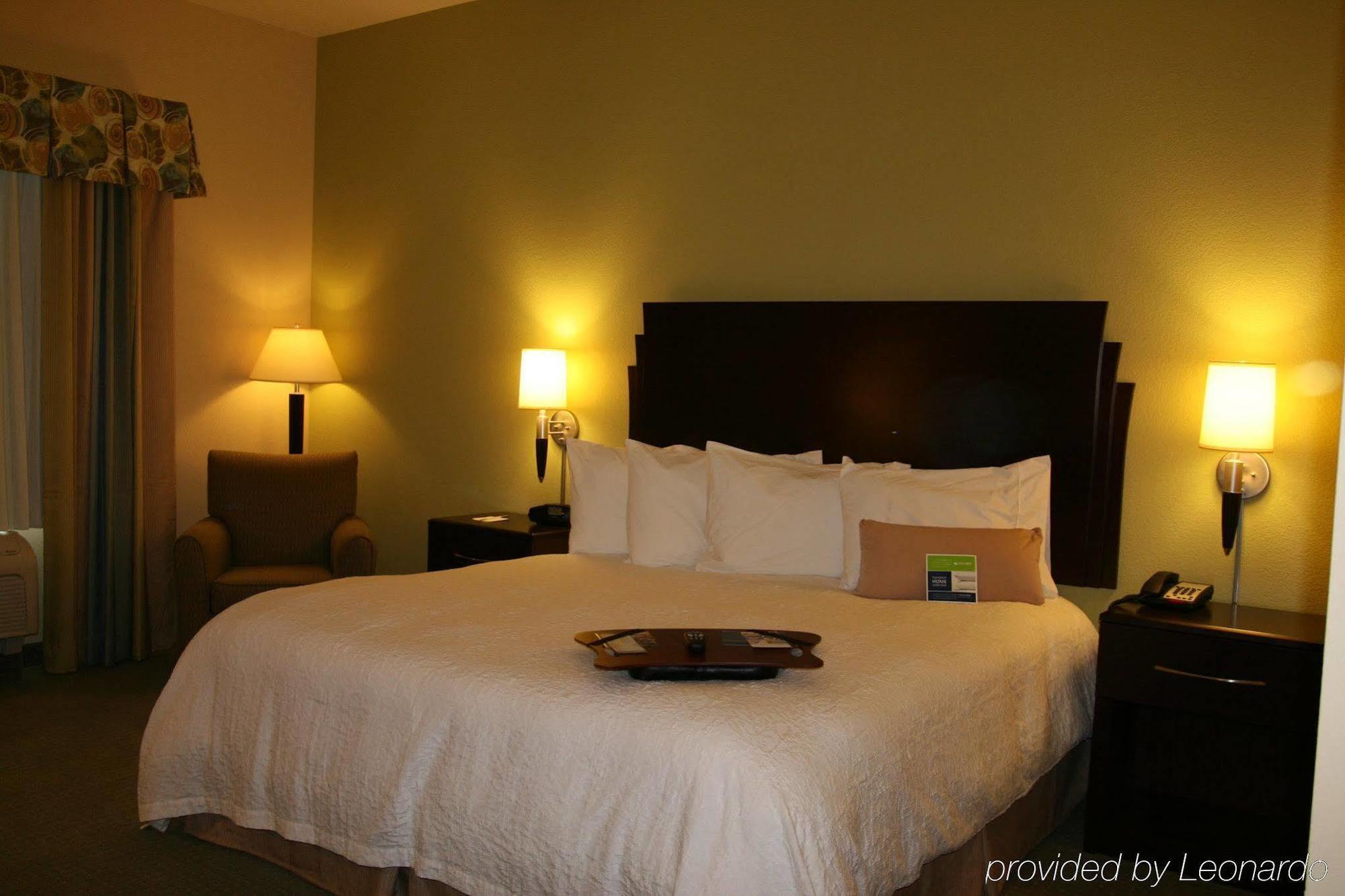 Hampton Inn Алпайн Номер фото